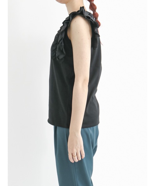 Te chichi TERRASSE（テチチテラス）の「◎フリル袖プルオーバー（ニット/セーター・レディース・ブラック/オフホワイト/カーキ・ﾌﾘ-）」の8枚目の写真