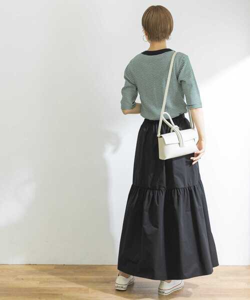 URBAN RESEARCH（アーバンリサーチ）の「タフタティアードスカート（スカート・レディース・ベージュ系その他/ブラック・38/36）」の4枚目の写真