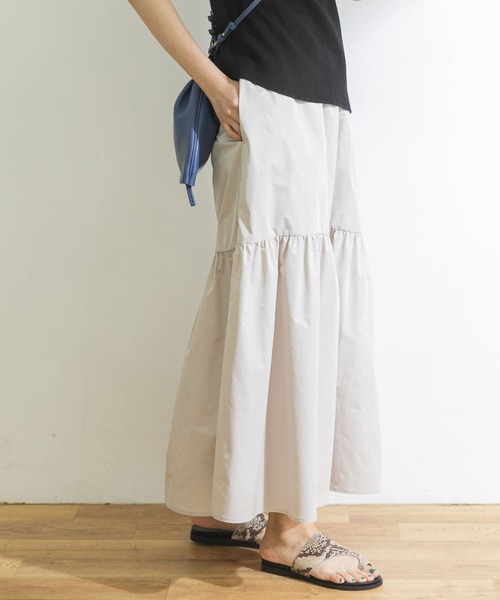 URBAN RESEARCH（アーバンリサーチ）の「タフタティアードスカート（スカート・レディース・ベージュ系その他/ブラック・38/36）」の19枚目の写真