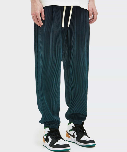 INFLATION（インフレーション）の「INFLATION(インフレーション)グラデーションパンツ（その他パンツ・メンズ・グレー/グリーン・S/M/XL/L）」の5枚目の写真