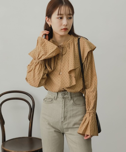 SENSE OF PLACE by URBAN RESEARCH(センスオブプレイスバイアーバンリサーチ)の「フロッキードットラッフルカラーブラウス(シャツ/ブラウス・レディース・ブラック系その他/ベージュ系その他/レッド系その他・ONE)」の16枚目の写真