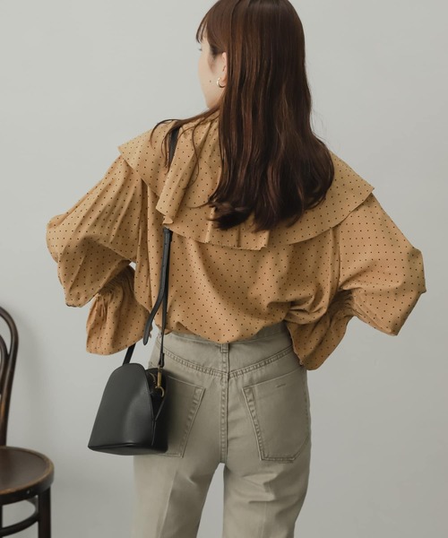 SENSE OF PLACE by URBAN RESEARCH(センスオブプレイスバイアーバンリサーチ)の「フロッキードットラッフルカラーブラウス(シャツ/ブラウス・レディース・ブラック系その他/ベージュ系その他/レッド系その他・ONE)」の17枚目の写真