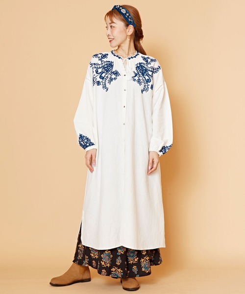 チャイハネ(チャイハネ)の「【チャイハネ】アプロー刺繍ワンピース(シャツワンピース・レディース・ピンク/ブラウン/ホワイト・FREE)」の2枚目の写真