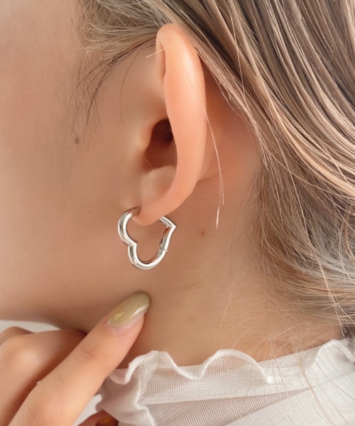 iso（イソ）の「ハートフープピアス（ピアス（両耳用）・レディース・シルバー/ゴールド・FREE）」の9枚目の写真