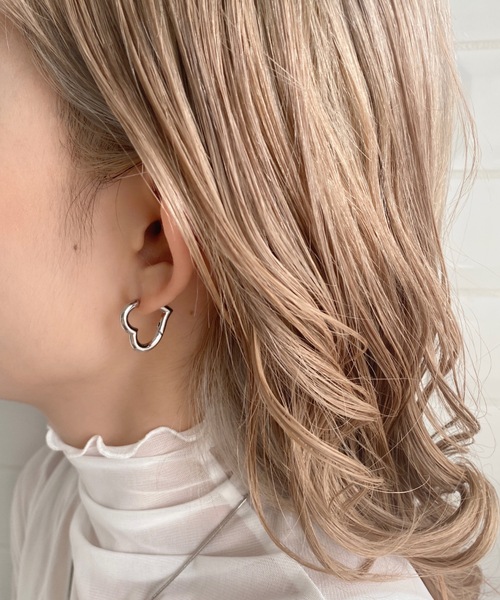 iso（イソ）の「ハートフープピアス（ピアス（両耳用）・レディース・シルバー/ゴールド・FREE）」の10枚目の写真