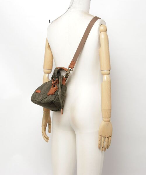 toleur（トーラ）の「【toleur】ポリキルティング/カウレザー巾着トートバッグ トーラ ※11806（トートバッグ・レディース・ネイビー/グレイッシュベージュ/ライトブラウン/カーキ・FREE）」の7枚目の写真