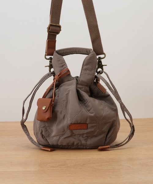 toleur（トーラ）の「【toleur】ポリキルティング/カウレザー巾着トートバッグ トーラ ※11806（トートバッグ・レディース・ネイビー/グレイッシュベージュ/ライトブラウン/カーキ・FREE）」の9枚目の写真