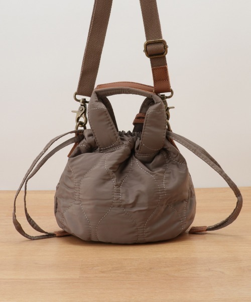 toleur（トーラ）の「【toleur】ポリキルティング/カウレザー巾着トートバッグ トーラ ※11806（トートバッグ・レディース・ネイビー/グレイッシュベージュ/ライトブラウン/カーキ・FREE）」の12枚目の写真