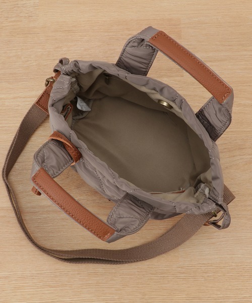 toleur（トーラ）の「【toleur】ポリキルティング/カウレザー巾着トートバッグ トーラ ※11806（トートバッグ・レディース・ネイビー/グレイッシュベージュ/ライトブラウン/カーキ・FREE）」の11枚目の写真