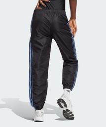 adidas（アディダス）の「スリーストライプス ウーブンパンツ