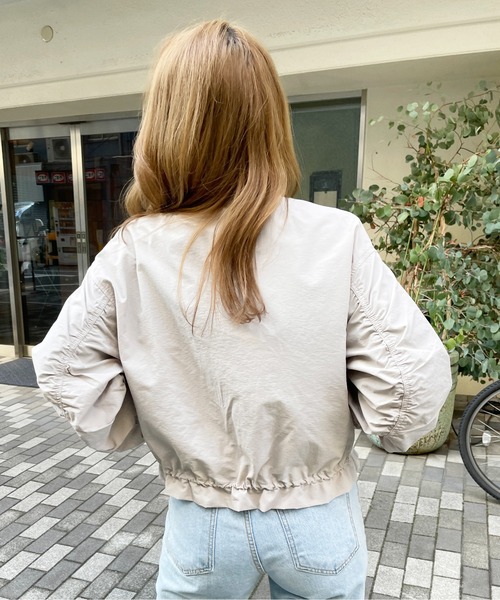 Meli rich(メリーリッチ)の「ドロストMA-1ブルゾン(MA-1・レディース・グレイッシュベージュ/カーキ/ブラック/アイボリー・MEDIUM)」の8枚目の写真