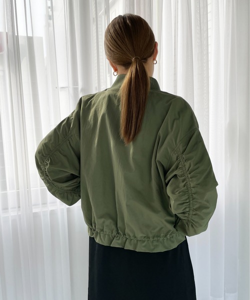 Meli rich(メリーリッチ)の「ドロストMA-1ブルゾン(MA-1・レディース・グレイッシュベージュ/カーキ/ブラック/アイボリー・MEDIUM)」の12枚目の写真