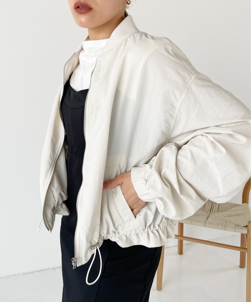 Meli rich(メリーリッチ)の「ドロストMA-1ブルゾン(MA-1・レディース・グレイッシュベージュ/カーキ/ブラック/アイボリー・MEDIUM)」の10枚目の写真