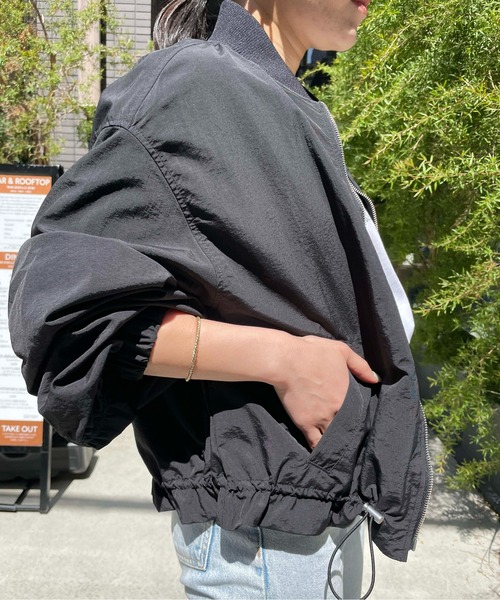 Meli rich(メリーリッチ)の「ドロストMA-1ブルゾン(MA-1・レディース・グレイッシュベージュ/カーキ/ブラック/アイボリー・MEDIUM)」の19枚目の写真