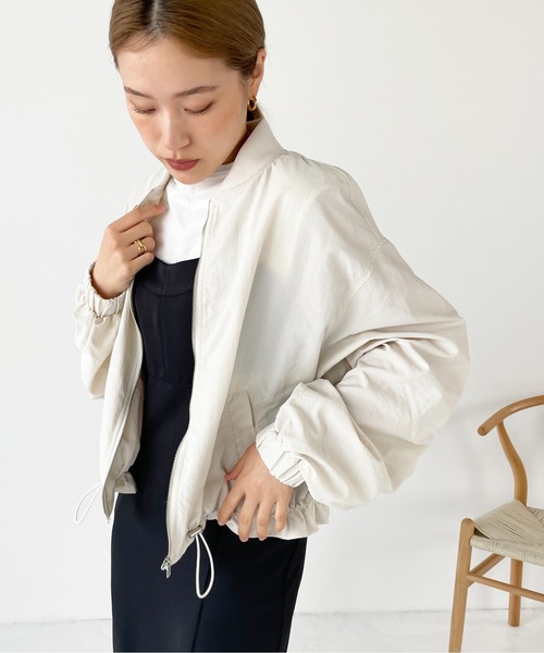 Meli rich(メリーリッチ)の「ドロストMA-1ブルゾン(MA-1・レディース・グレイッシュベージュ/カーキ/ブラック/アイボリー・MEDIUM)」の16枚目の写真