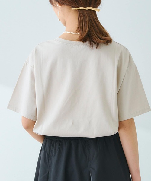 Chez toi(シェトワ)の「コットンロゴT(Tシャツ/カットソー・レディース・カーキ/アイボリー/グレイッシュベージュ/オフホワイト・FREE)」の6枚目の写真