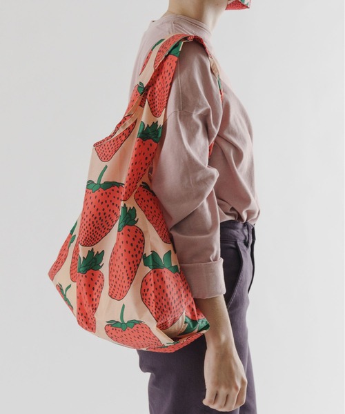 BAGGU（バグー）の「STANDARD BAGGU 470.ストロベリー（エコバッグ/サブバッグ・レディース・レッド・FREE）」の4枚目の写真