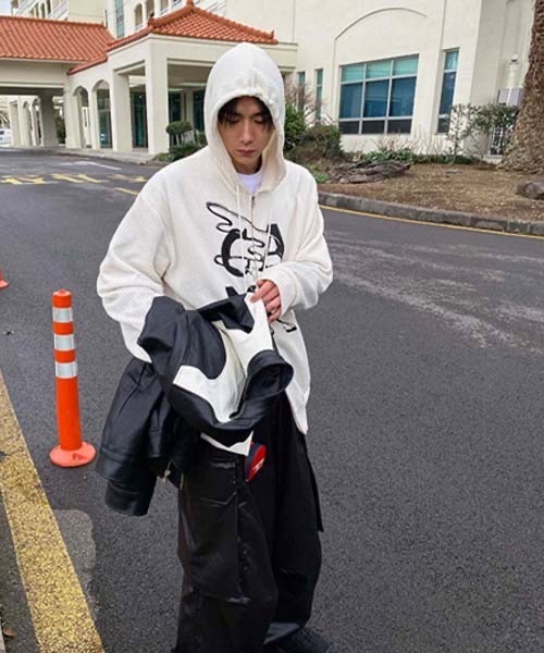 HOLY IN CODE(ホーリーインコード)の「HOLY IN CODE CAMO hood zip-up(パーカー・メンズ・アイボリー/オリーブ・FREE)」の6枚目の写真