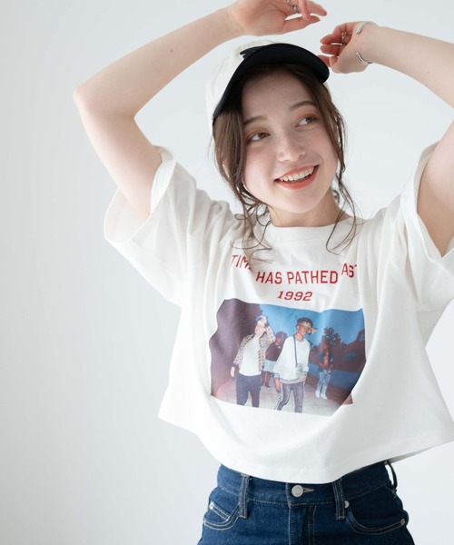 WEGO（ウィゴー）の「WEGO/グラフィックショートT（Tシャツ/カットソー・レディース・ダークグリーン/ブラック/ホワイト/ブルー/ブルー系その他/その他1/その他2/その他3/その他4/ホワイト系その他/ブラック系その他/杢グレー/その他5/オレンジ/その他7/オフホワイト/アイボリー/その他6/その他9/その他8/その他10/その他16/その他13/その他15/イエロー/その他17/その他12/サックスブルー/その他14・MEDIUM/SMALL）」の19枚目の写真