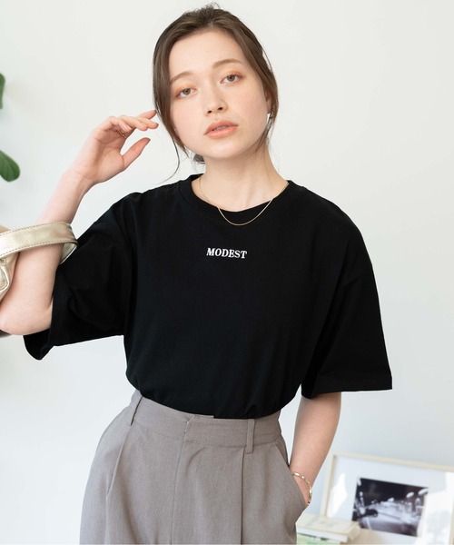 WEGO（ウィゴー）の「WEGO/グラフィックショートT（Tシャツ/カットソー・レディース・ダークグリーン/ブラック/ホワイト/ブルー/ブルー系その他/その他1/その他2/その他3/その他4/ホワイト系その他/ブラック系その他/杢グレー/その他5/オレンジ/その他7/オフホワイト/アイボリー/その他6/その他9/その他8/その他10/その他16/その他13/その他15/イエロー/その他17/その他12/サックスブルー/その他14・MEDIUM/SMALL）」の6枚目の写真