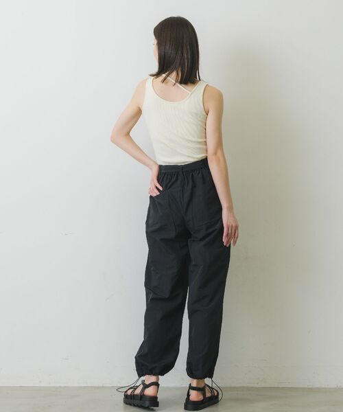RETRO GIRL(レトロガール)の「裾ドロストナイロンPT(その他パンツ・レディース・ブラック/オフホワイト/ブルー/オレンジ/グリーン・FREE)」の16枚目の写真