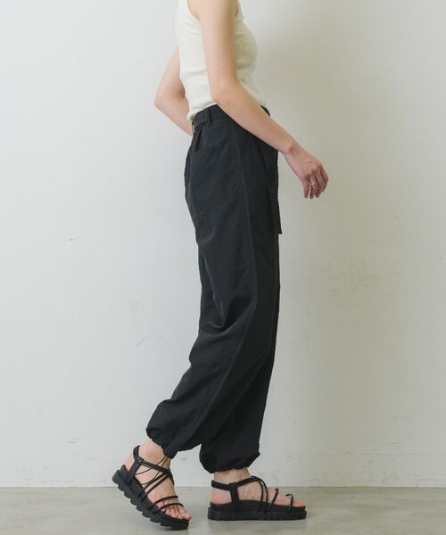 RETRO GIRL(レトロガール)の「裾ドロストナイロンPT(その他パンツ・レディース・ブラック/オフホワイト/ブルー/オレンジ/グリーン・FREE)」の18枚目の写真