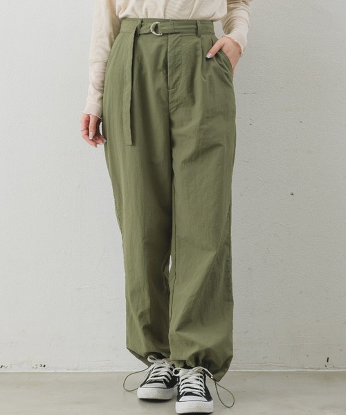 RETRO GIRL(レトロガール)の「裾ドロストナイロンPT(その他パンツ・レディース・ブラック/オフホワイト/ブルー/オレンジ/グリーン・FREE)」の4枚目の写真