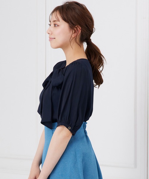 12Twelve Agenda（トゥエルブ　アジェンダ）の「シルキーサテンリボンブラウス（シャツ/ブラウス・レディース・グレイッシュベージュ/ネイビー/ラベンダー・M）」の14枚目の写真