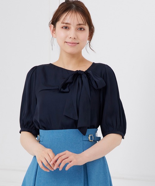 12Twelve Agenda（トゥエルブ　アジェンダ）の「シルキーサテンリボンブラウス（シャツ/ブラウス・レディース・グレイッシュベージュ/ネイビー/ラベンダー・M）」の16枚目の写真