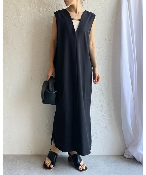 She's Closet（シーズクローゼット）の「前後2WAYビジュー付き深Vネックフレンチスリーブロング丈ジャンパースカートワンピース（ジャンパースカート・レディース・ブラック/アイボリー・FREE）」の4枚目の写真