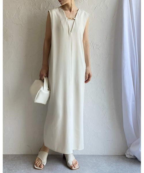 She's Closet（シーズクローゼット）の「前後2WAYビジュー付き深Vネックフレンチスリーブロング丈ジャンパースカートワンピース（ジャンパースカート・レディース・ブラック/アイボリー・FREE）」の11枚目の写真