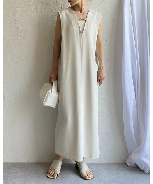 She's Closet（シーズクローゼット）の「前後2WAYビジュー付き深Vネックフレンチスリーブロング丈ジャンパースカートワンピース（ジャンパースカート・レディース・ブラック/アイボリー・FREE）」の7枚目の写真