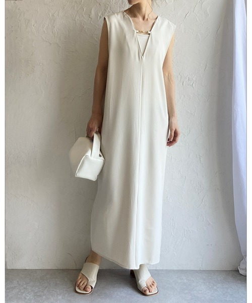 She's Closet（シーズクローゼット）の「前後2WAYビジュー付き深Vネックフレンチスリーブロング丈ジャンパースカートワンピース（ジャンパースカート・レディース・ブラック/アイボリー・FREE）」の17枚目の写真