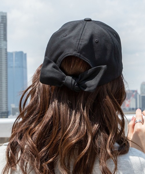 Honeys(ハニーズ)の「バックリボンキャップ(キャップ・レディース・ホワイト/ライトベージュ/ブラック/パープル系その他/ブラウン/ベージュ/ボルドー・FREE/M/S)」の3枚目の写真