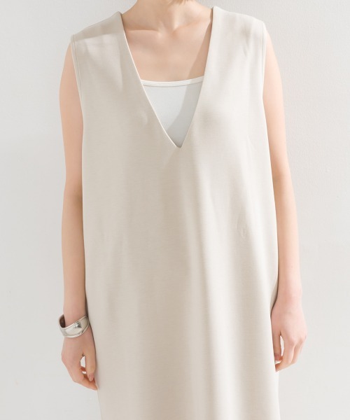 OMNES（オムネス）の「ソフトダンボールニットフレンチスリーブプルオーバーVネックジャンスカセット（ジャンパースカート・レディース・アイボリー/ベージュ/ブルー系その他/ブラック・FREE）」の9枚目の写真