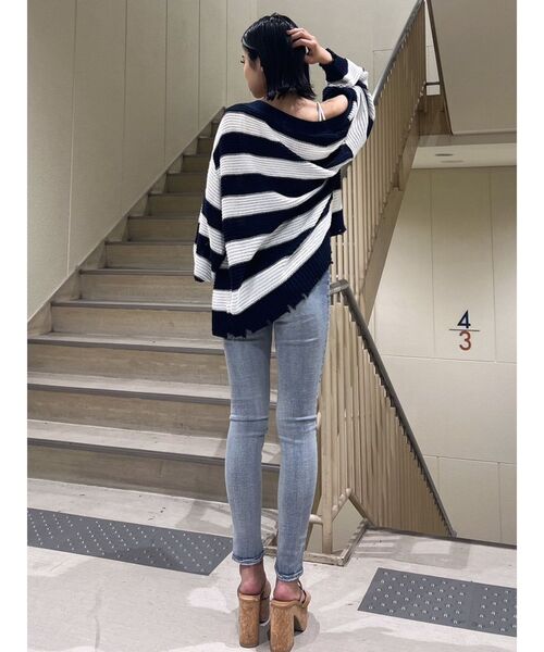 GYDA(ジェイダ)の「リリーヤーンボーダーLOOSEニットカーディガン(カーディガン/ボレロ・レディース・グレー/ネイビー/パープル・FREE)」の11枚目の写真