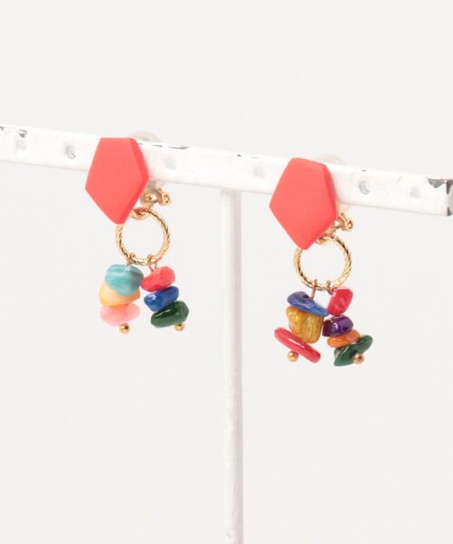 tone(トーン)の「【atelier*mio】ポリマークレイ × シェルビジュー costume jewelry イヤリング(イヤリング・レディース・ブラック/レッド/グリーン/イエロー/パープル/グリーン系その他/ブルー/ブラック系その他/ホワイト/レッド系その他/ブラック系その他2/ブルー系その他・FREE)」の1枚目の写真