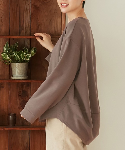 Viola e Viola(ヴィオラエヴィオラ)の「裏ファー後たっぷりゆるプルオーバー(Tシャツ/カットソー・レディース・ブラック/モカ/グリーン・M/3L/4L/5L/L/LL)」の4枚目の写真