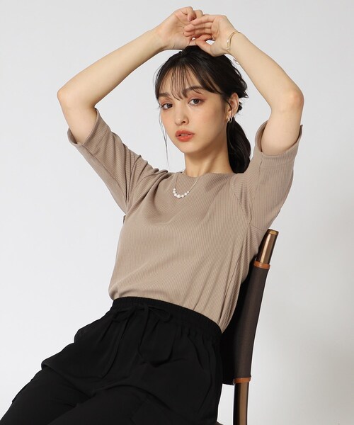 DRESKIP(ドレスキップ)の「◆【ロングシーズン重宝する】縦ラインで細見え クルーネック5分袖トップス(Tシャツ/カットソー・レディース・サンドベージュ/オフホワイト/ブラック/ブラック系2・03/04/02)」の1枚目の写真