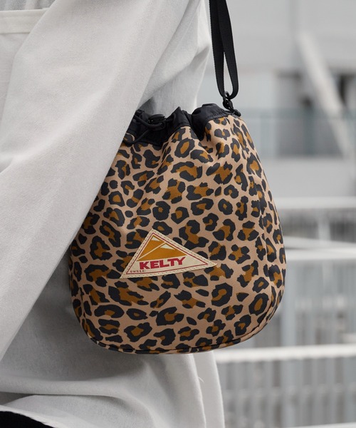 KELTY（ケルティ）の「KELTY/ケルティ DP KINCHAKU SHOULDER 巾着バッグ 2026年春夏（ショルダーバッグ・メンズ・グレー系/ベージュ系/ホワイト系/ブラック系/ブルー系・FREE）」の4枚目の写真