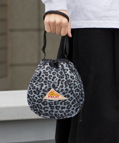 KELTY（ケルティ）の「KELTY/ケルティ DP KINCHAKU SHOULDER 巾着バッグ 2026年春夏（ショルダーバッグ・メンズ・グレー系/ベージュ系/ホワイト系/ブラック系/ブルー系・FREE）」の12枚目の写真