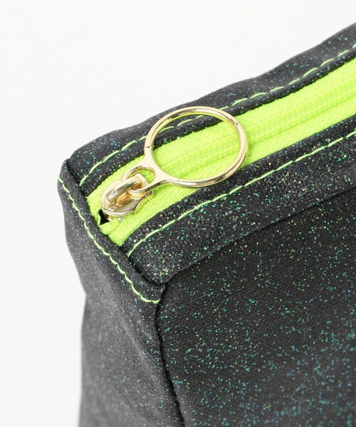 Ray BEAMS（レイビームス）の「Ray BEAMS / ラメ 縦 ポーチ M（ポーチ・レディース・ブラック・ONE SIZE）」の4枚目の写真