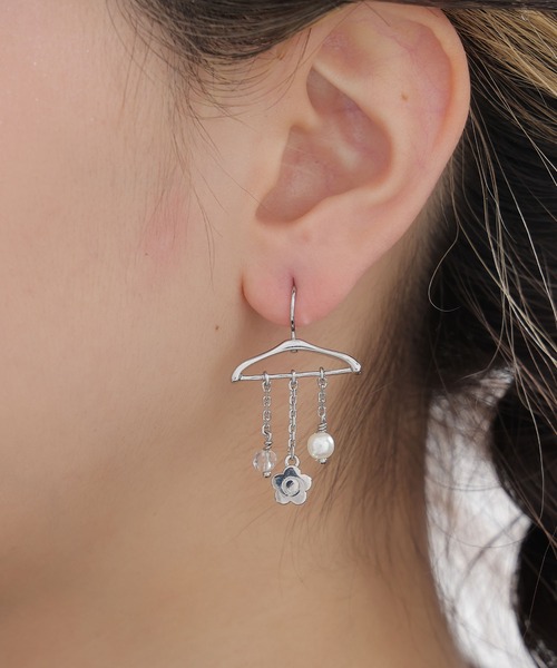 MARY QUANT（マリークワント）の「デイジーハンガー ピアス（ピアス