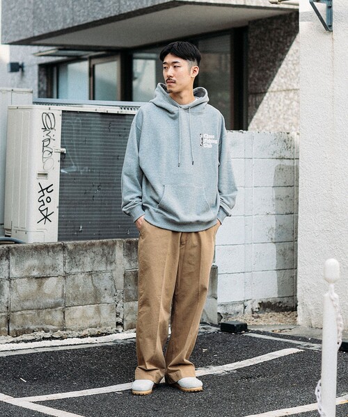 BEAMS T（ビームスティー）の「Chaos Fishing Club × Radiall / Chrome Letters Hoodie（パーカー・メンズ・ブラック/グレー・L/XL/M）」の3枚目の写真
