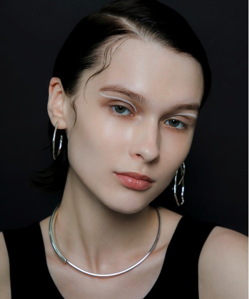 LAPUIS(ラピュイ)の「LAPUIS(ラピュイ)ASYMMETRY ROUND CHOKER(チョーカー・レディース・シルバー/ゴールド・FREE)」の5枚目の写真