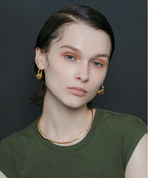 LAPUIS(ラピュイ)の「LAPUIS(ラピュイ)ASYMMETRY ROUND CHOKER(チョーカー・レディース・シルバー/ゴールド・FREE)」の6枚目の写真
