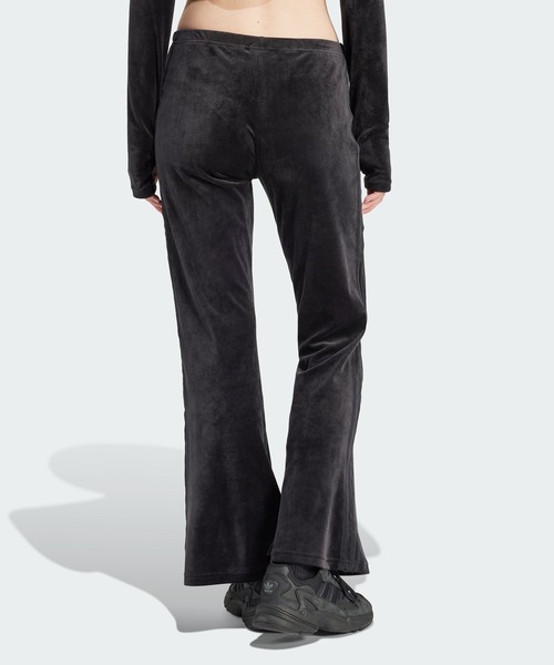 adidas(アディダス)の「クラッシュ ベルベット フレアパンツ / アディダスオリジナルス adidas Originals(その他パンツ・レディース・ブラック・X-SMALL/X-LARGE/LARGE/XX-LARGE/MEDIUM/SMALL)」の2枚目の写真