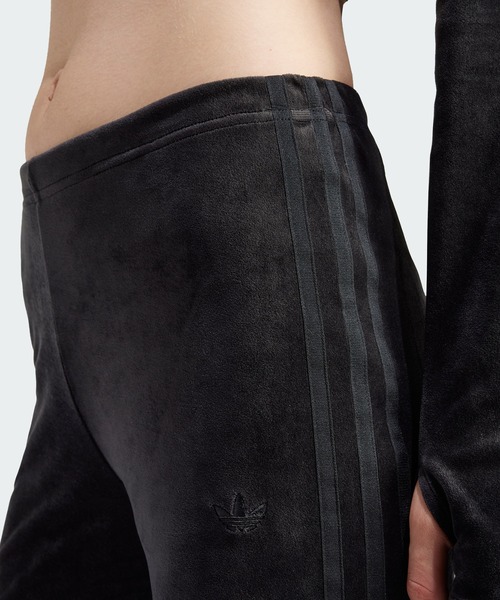 adidas(アディダス)の「クラッシュ ベルベット フレアパンツ / アディダスオリジナルス adidas Originals(その他パンツ・レディース・ブラック・X-SMALL/X-LARGE/LARGE/XX-LARGE/MEDIUM/SMALL)」の3枚目の写真