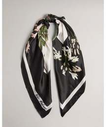 Ted Baker（テッドベーカー）の「JANASI フローラルプリント シルク スクエア スカーフ（ストール/ショール）」