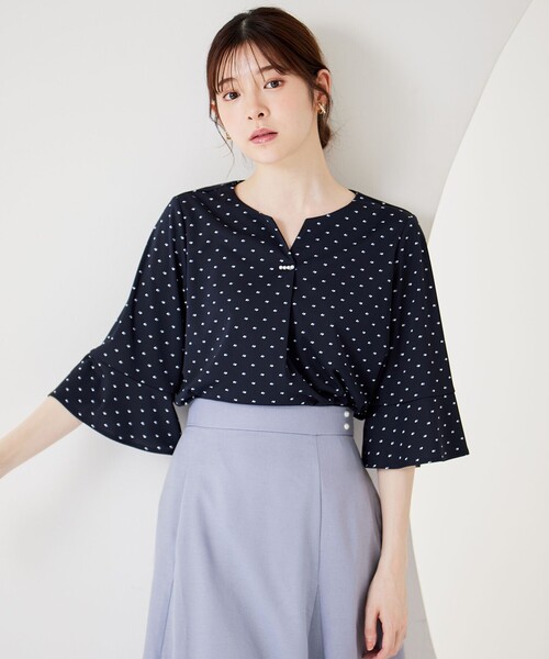 ANY SIS（エニィスィス）の「【接触冷感・吸水速乾・UVケア】エアリードレープスムース 七分袖 ブラウス（シャツ/ブラウス・レディース・ライトグリーン系/ネイビー系9/ホワイト系/ホワイト系1/ライトグレー系9/ブルー系・2）」の6枚目の写真